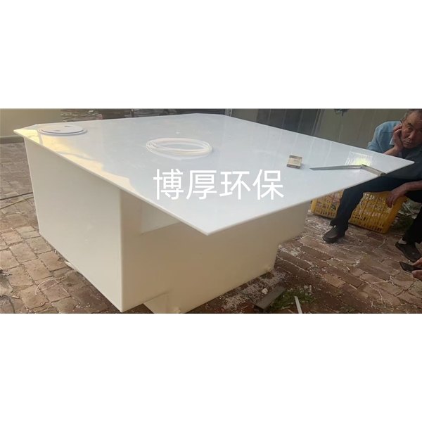 无人机水箱兼起降平台